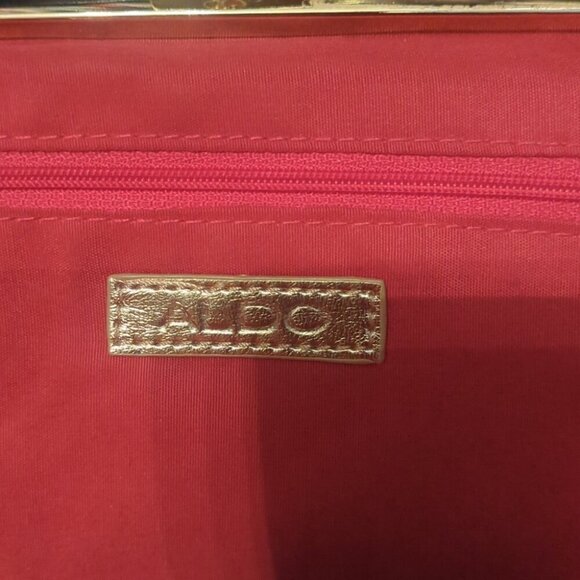 Aldo Fancy Gold Cluth With Chain - Good Condition - Picture 3 of 4